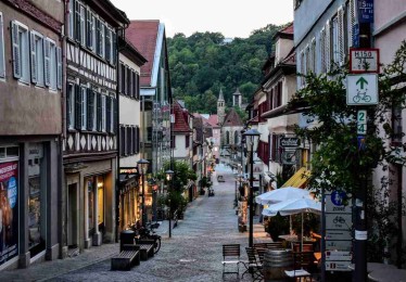 话题冲浪《51漫画官网》资源盘点风险提示